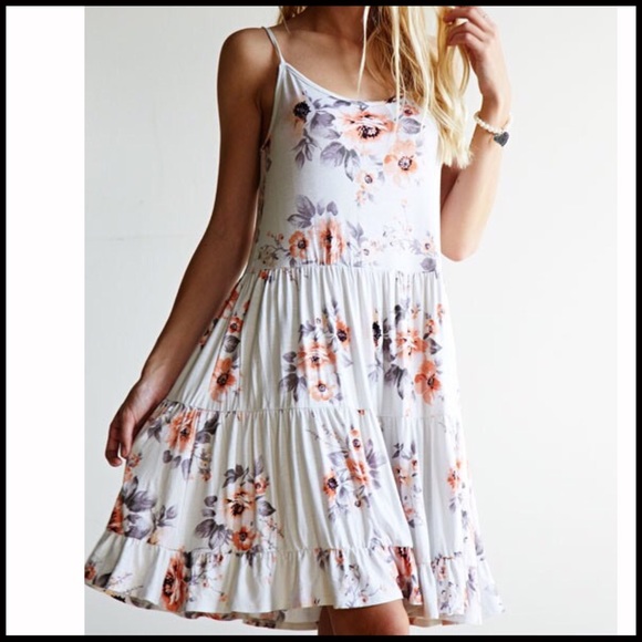 Tired Floral Dress - Picture 4 of 6